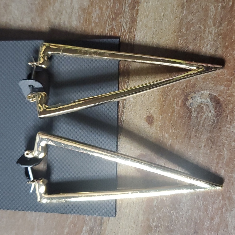 NWT Vince Camuto Gold Triangle Spike Geometric Thick Urban Elegant Glam Earrings - Picture 2 of 5